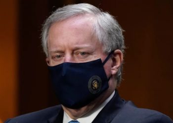 Comisión que investiga el asalto al Congreso recomendó acusar de desacato a Mark Meadows