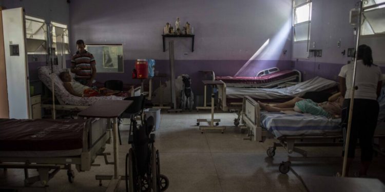 Denuncian que régimen venezolano no ha tomado precauciones por la variante ómicron