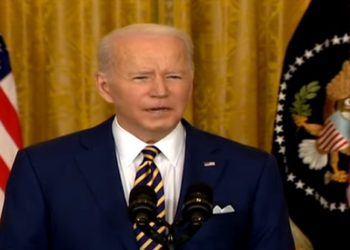 Biden asegura que EEUU está más unificado que hace un año