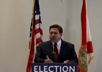 DeSantis se burla de demócratas que visitan Florida en pandemia