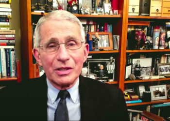 El Dr. Anthony Stephen Fauci, su esposa y sus hijas, han recibido amenazas violentas por parte de grupos antivacunas.