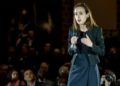 Economista Julia Cagé propone que recompongamos la democracia cambiando la forma en que se financia