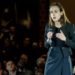 Economista Julia Cagé propone que recompongamos la democracia cambiando la forma en que se financia