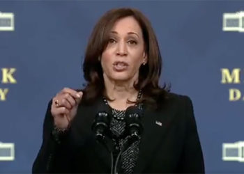 Kamala Harris se refirió al voto de algunos grupos, que al ser restringido, pone en peligro a la propia democracia.