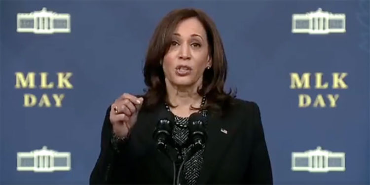 Kamala Harris se refirió al voto de algunos grupos, que al ser restringido, pone en peligro a la propia democracia.