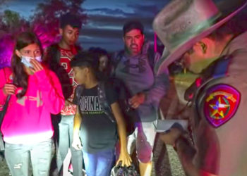Los inmigrantes indocumentados siguen a la espera de las promesas de cambios más profundos en las políticas migratorias.