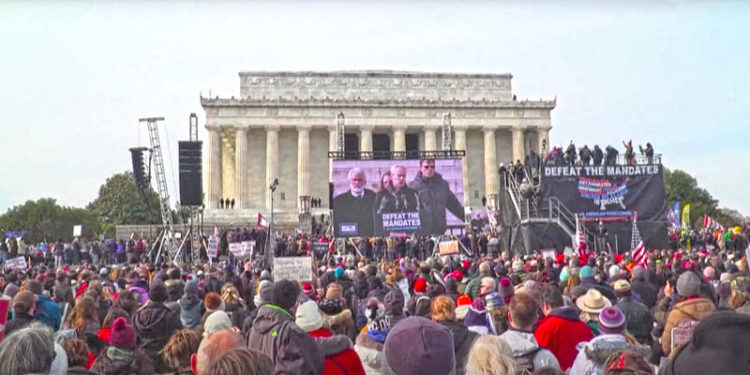 Los manifestantes antivacunas se concentraron en el parque National Mall, en Washington.