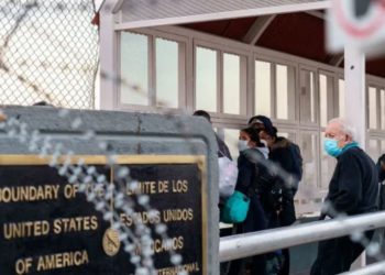 Gobierno de Biden busca ofrecer ayuda legal a indocumentados detenidos