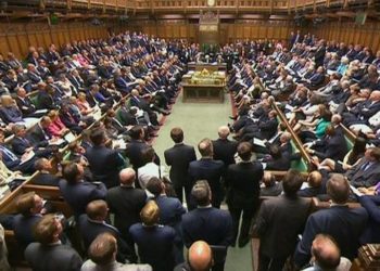 Parlamentarios a Boris Johnson : «En el nombre de Dios, váyase”