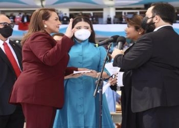 Xiomara Castro asumió la presidencia : «Es un hecho histórico»