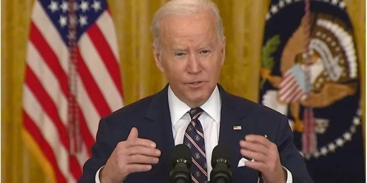 Biden sanciona a rusos: los aisla de mercados financieros