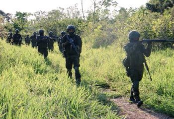 Venezuela moviliza tropas a la frontera de Apure con Colombia para enfrentar grupos armados que no le son afines