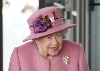 La reina Isabel II da positivo por Covid-19