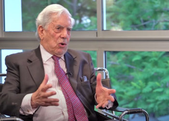 Mario Vargas Llosa: "los demócratas estamos llamados a movilizarnos, a actuar, a defender la democracia en Latinoamérica".
