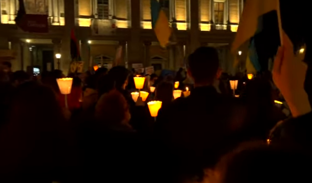 Miles de personas se manifiestan en las calles de Roma