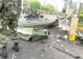 El carro bomba utilizado fue una moto de tres ruedas, que ocasionó serios daños materiales, además de las muertes y heridos.