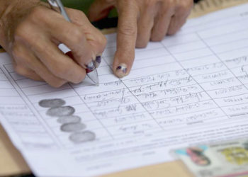 El último referendo revocatorio en Venezuela murió en la recolección de firmas.