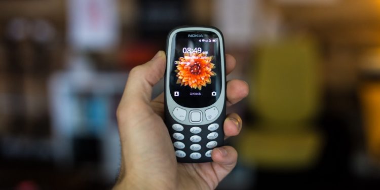 ¿Regreso de los «dumbphones» marca un cambio en el mercado de los celulares?