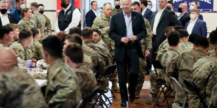 Biden a soldados en Polonia: Luchamos contra la autocracia