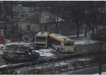 En Mariúpol: Rusia apresa a 15 rescatistas