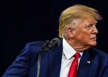 Invasión rusa le da una nueva perspectiva a las presiones de Trump sobre Ucrania