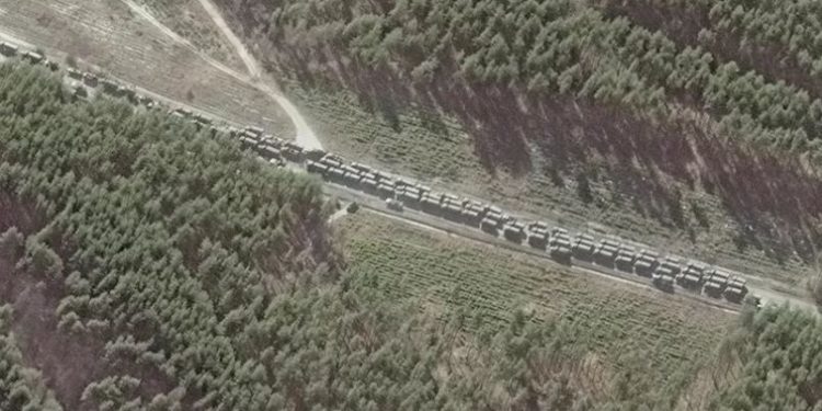 Guerra en Ucrania: Enorme convoy ruso se dirige a Kiev