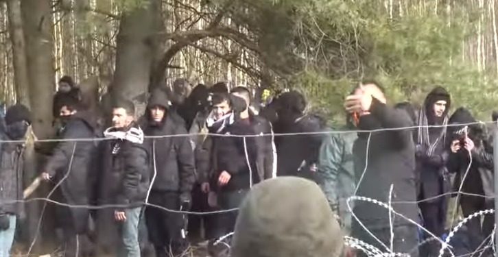Manifestantes trancan el paso de Polonia hacia Bielorrusia