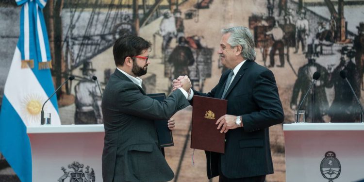Boric de visita en Argentina augura muy buenas relaciones