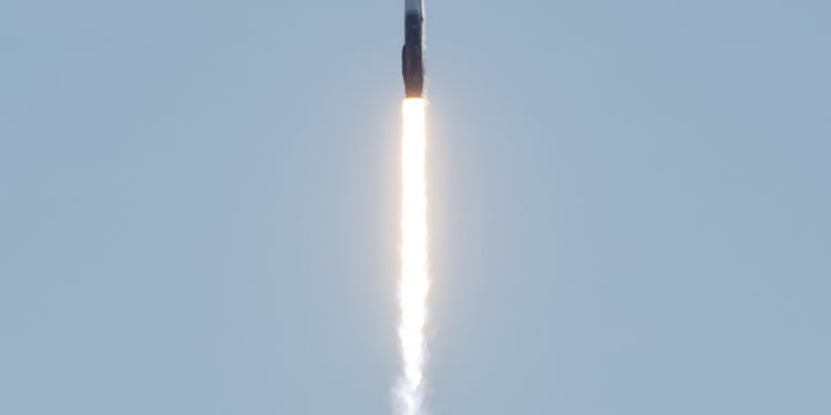 Despegó primera misión espacial privada de SpaceX a la EEI