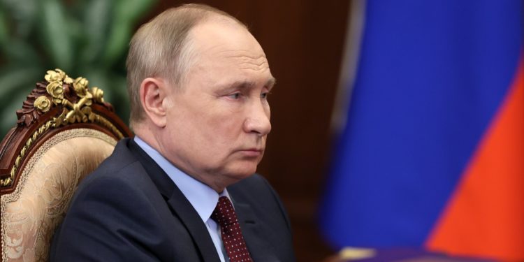 Putin dice que continuará con su ofensiva en Ucrania