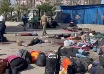 50 muertos: Rusia atacó estación de tren repleta de civiles al este de Ucrania