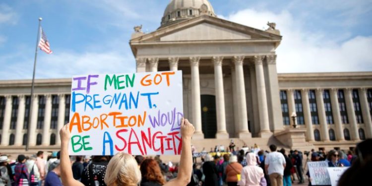 A la manera de Texas, Oklahoma impone leyes que prohíben el aborto