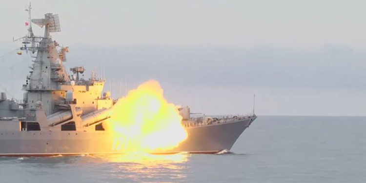 El buque Moskva habría sido alcanzado por un ataque con misiles de crucero Neptune.