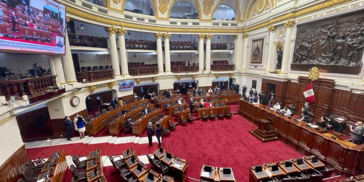 Perú: Congreso exhorta a Pedro Castillo a que renuncie