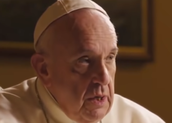 Papa Francisco: «Mi pierna no está bien y el médico me ha pedido que no camine»