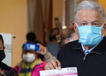 El propio Andrés Manuel López Obrador fue el impulsor del referendo presidencial, primero en la historia de México. Pero anuló su voto.