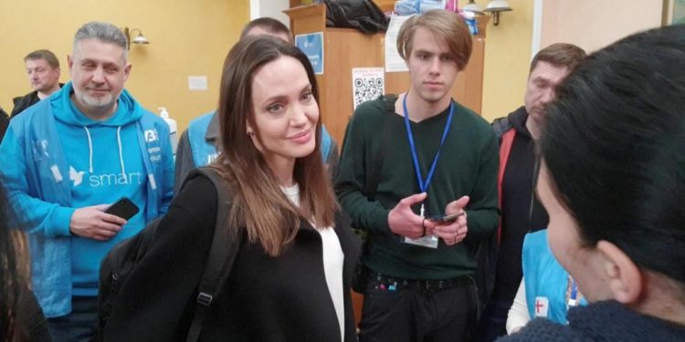 Conozca detalles de la visita sorpresa de Angelina Jolie a Ucrania