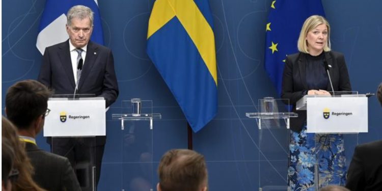 OTAN: Finlandia y Suecia oficializan solicitud de adhesión
