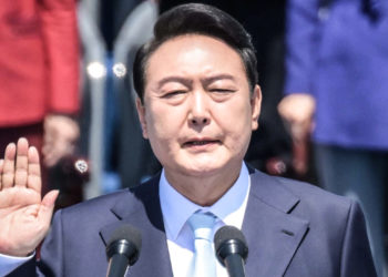 Líder de Corea del Sur ofrece ayuda al Norte… si se desnucleariza