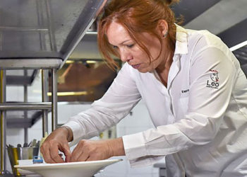 La chef Leonor Espinosa tuvo que imponerse en un mundo de hombres.
