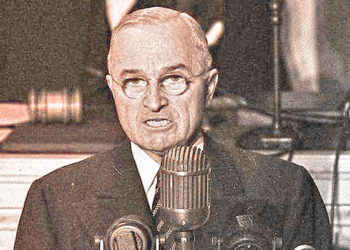 El presidente Harry Truman, habla en el Capitolio, en 1947, dando origen a la Doctrina Truman: frenar el expansionismo soviético y el comunismo.
