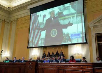Se reinician las audiencias: Trump de nuevo en el banquillo de los acusados