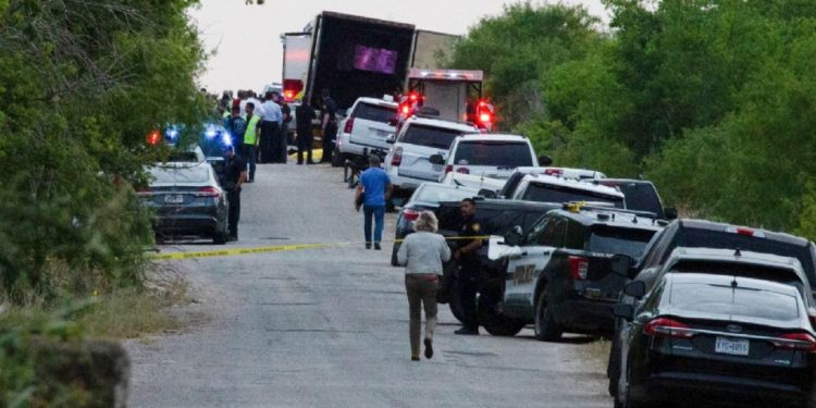 46 migrantes muertos en remolque abandonado en San Antonio