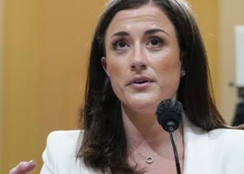 Hutchinson también declaró que Trump sabía que muchos de los asaltantes del Congreso estaban armados