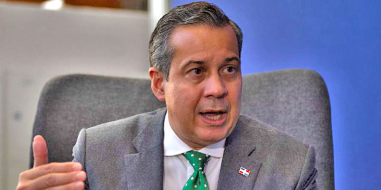 Orlando Jorge Mera era abogado y fundador del Partido Revolucionario Moderno. Asumió como ministro del Ambiente en agosto de 2020.