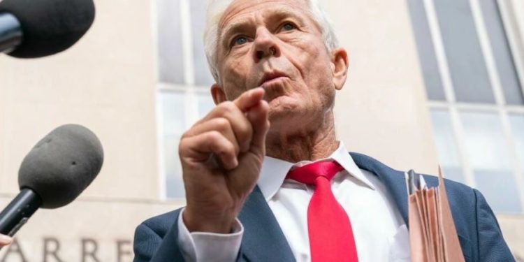 Ex asesor de Trump declarado en desacato durante investigación de asalto al Capitolio