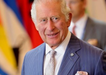 El escándalo que sacude a la corona británica apunta directamente al Príncipe Carlos