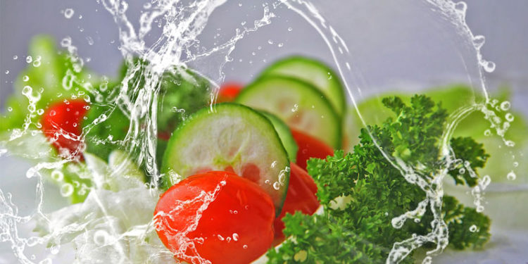 Los alimentos inocuos ayudan a la economía, mediante el aumento de la productividad.