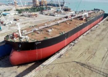 Venezuela recibe buque petrolero de Irán