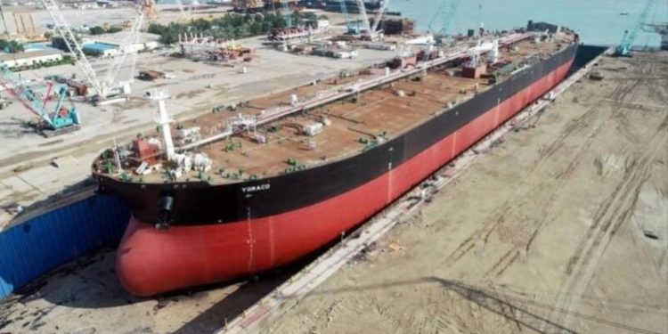 Venezuela recibe buque petrolero de Irán